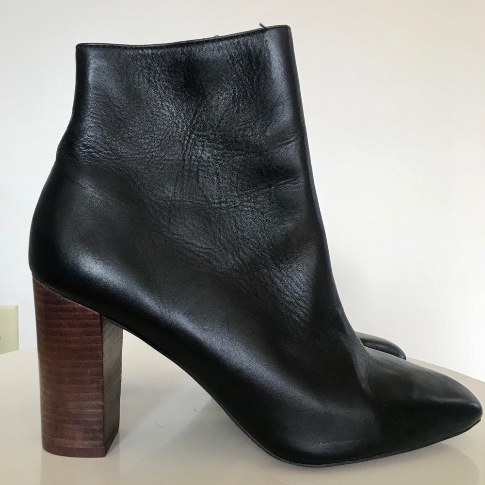 Black leather Zara ankle boots with stacked heel